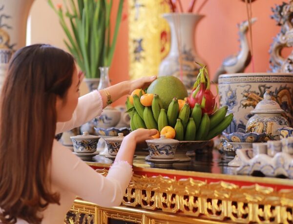 vietnamese ceramic worshipping ancestors